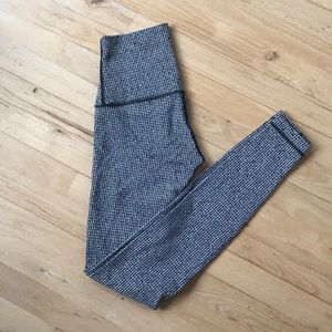NWOT Lululemon Size 4 Wunder Under Legging